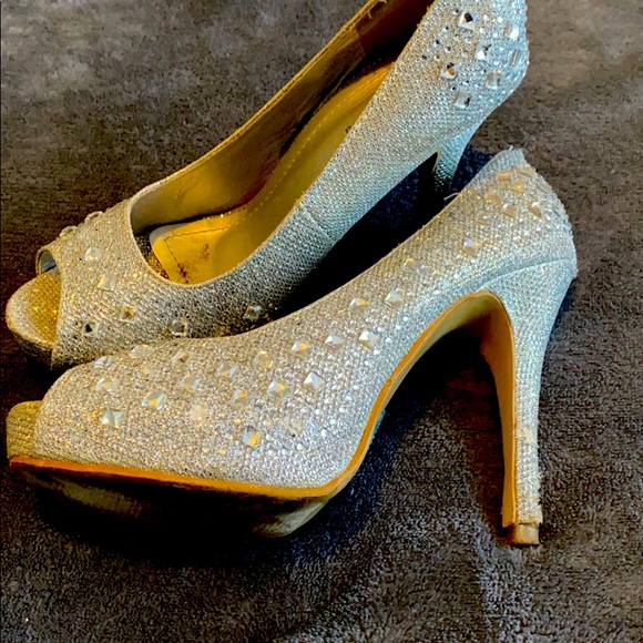 Shoes - Picture 3 of 3